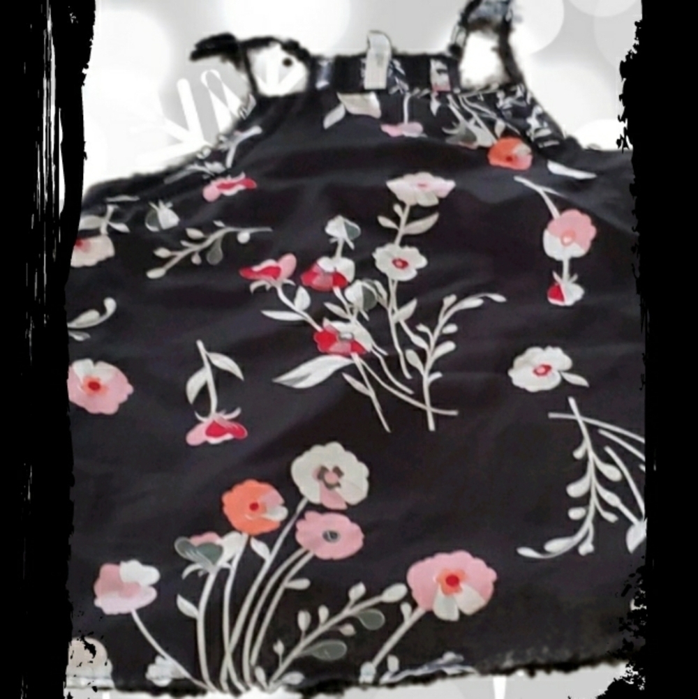 Black Floral Top with adjustable straps - Picture 5 of 14